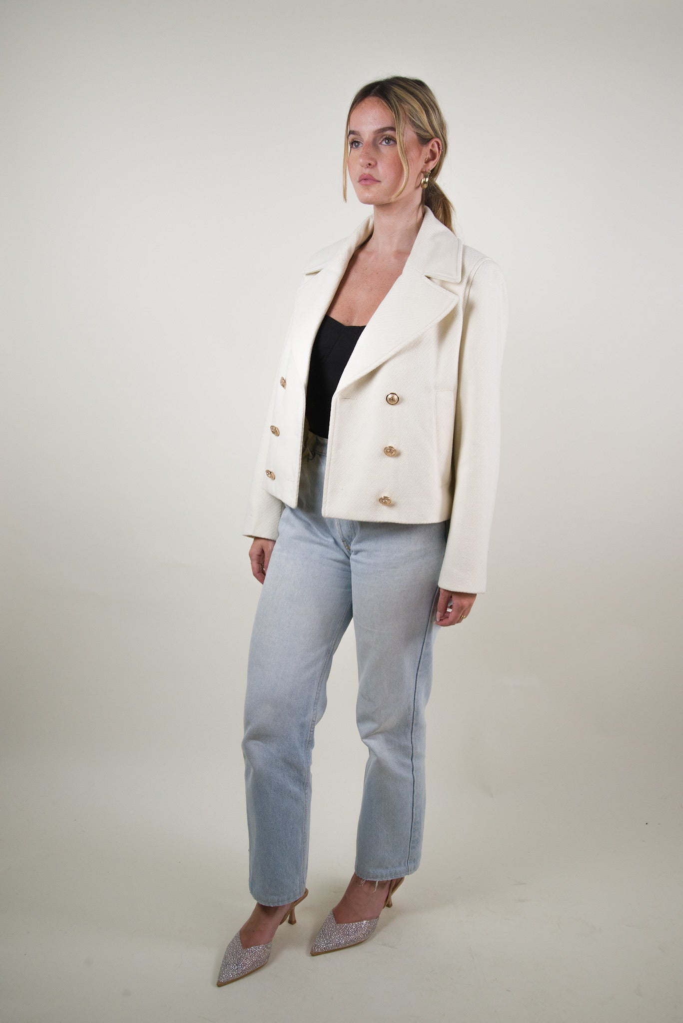 VESTE COURTE À DOUBLE BOUTONNAGE