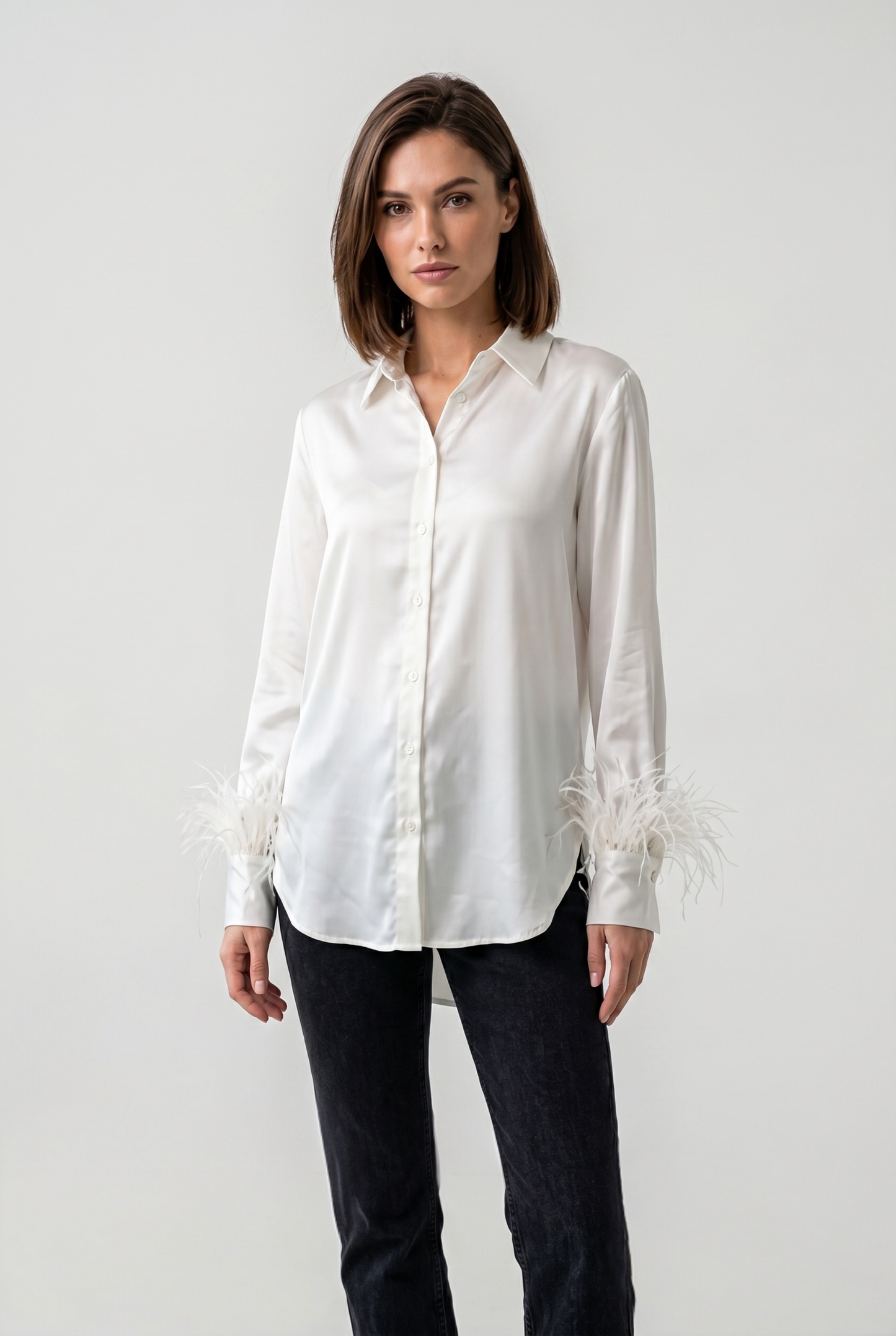 CAMISA DE SATÉN CON PLUMA