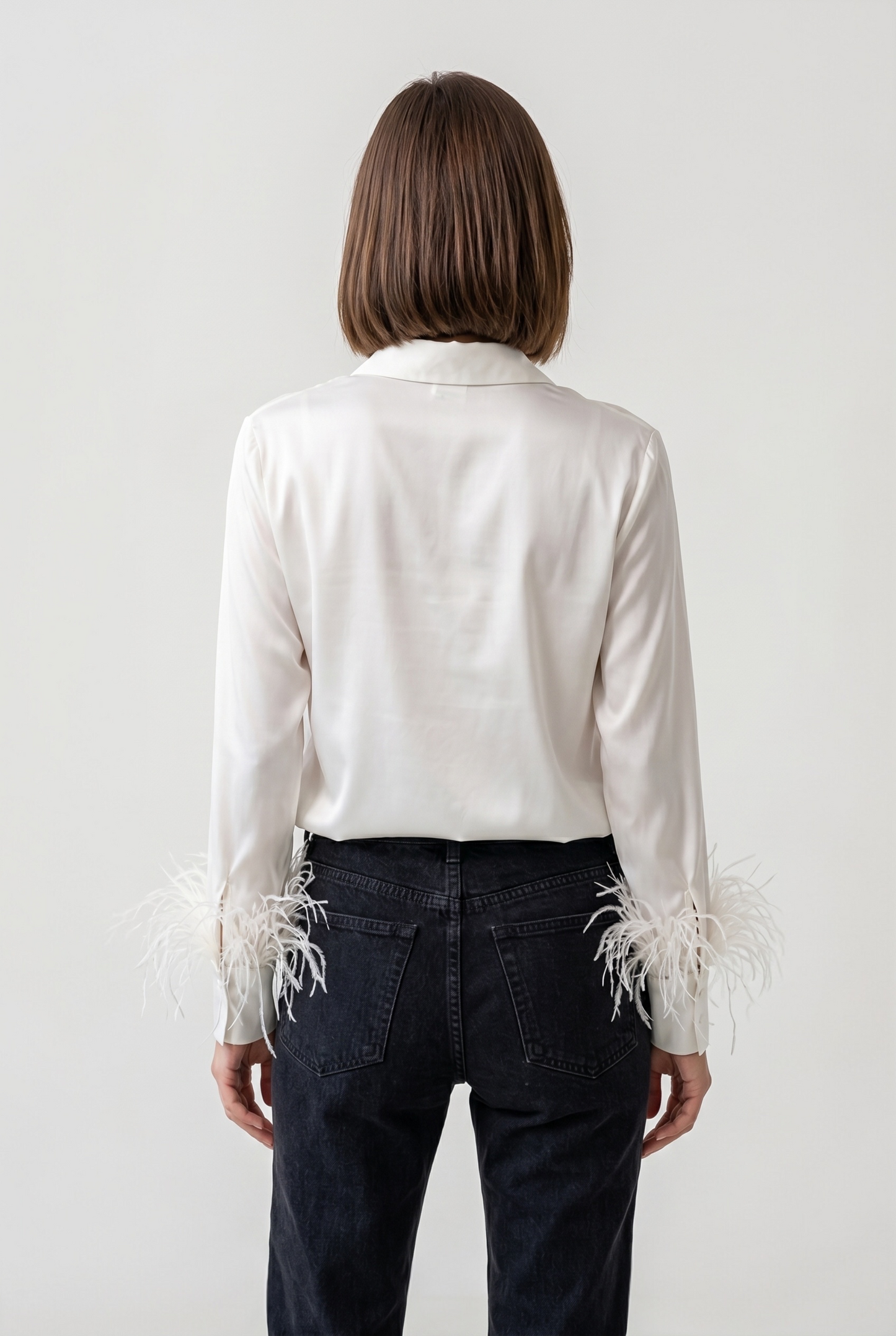 CAMISA DE SATÉN CON PLUMA
