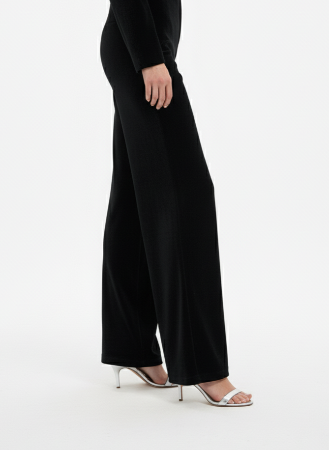 WIDE-LEGGED VELVET PANTS