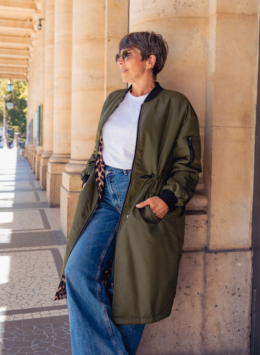PARKA BOMBER LARGA REVERSIBLE CON INTERIOR DE LEOPARDO