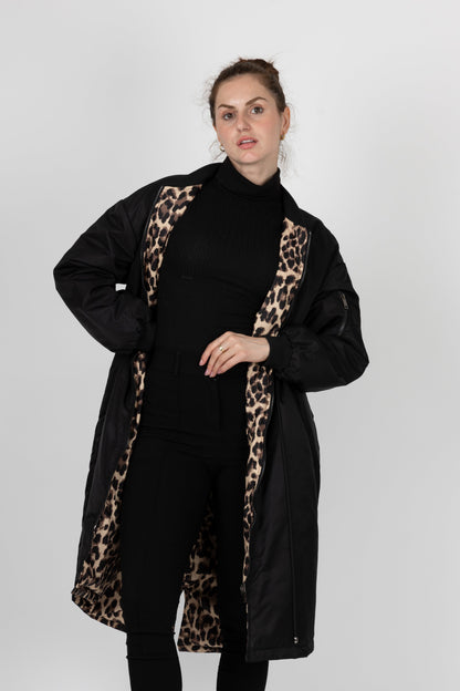 PARKA BOMBER LARGA REVERSIBLE CON INTERIOR DE LEOPARDO
