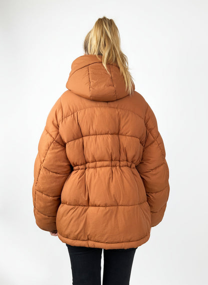 CHAQUETA DE PLUMÍN CON CINTURA AJUSTADA