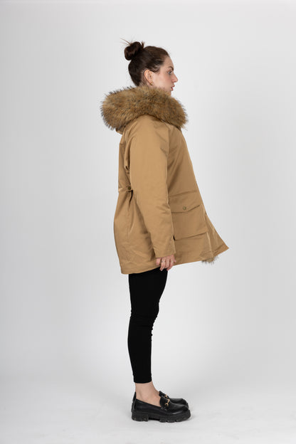 ABRIGO CON INTERIOR Y CUELLO DE PIEL SINTÉTICA