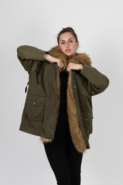 ABRIGO CON INTERIOR Y CUELLO DE PIEL SINTÉTICA