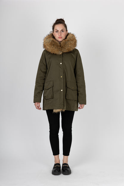 ABRIGO CON INTERIOR Y CUELLO DE PIEL SINTÉTICA