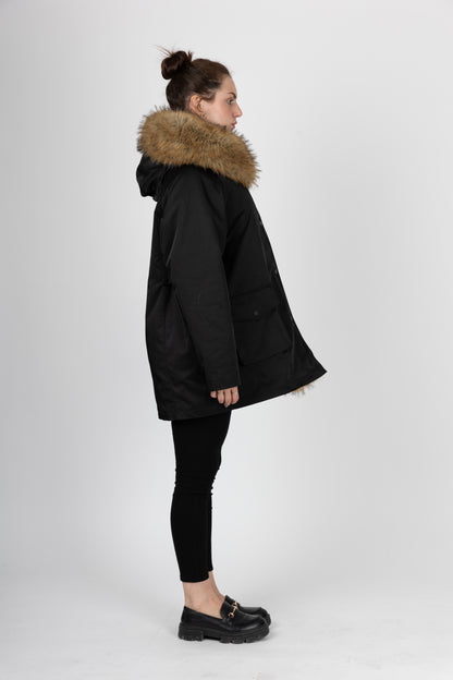 ABRIGO CON INTERIOR Y CUELLO DE PIEL SINTÉTICA