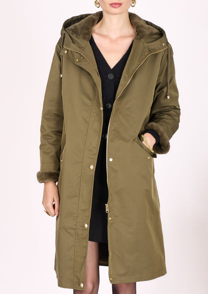 PARKA CON CAPUCHA DE PIEL SINTÉTICA