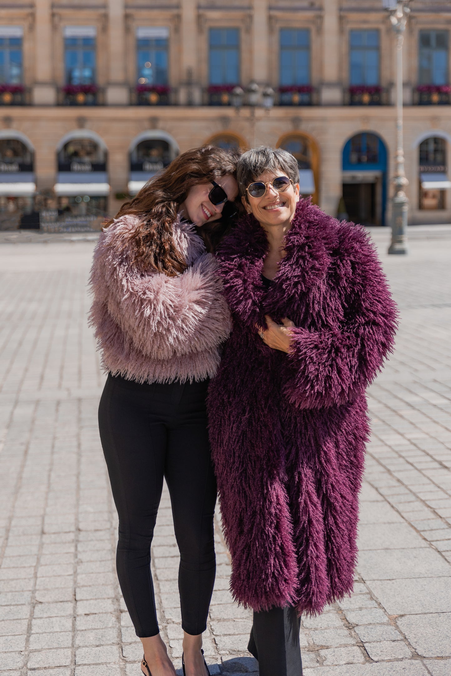 ABRIGO LARGO DE PIEL SINTÉTICA