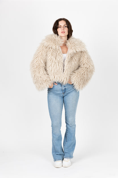 MANTEAU COURT EN FAUSSE FOURRURE MOUTON