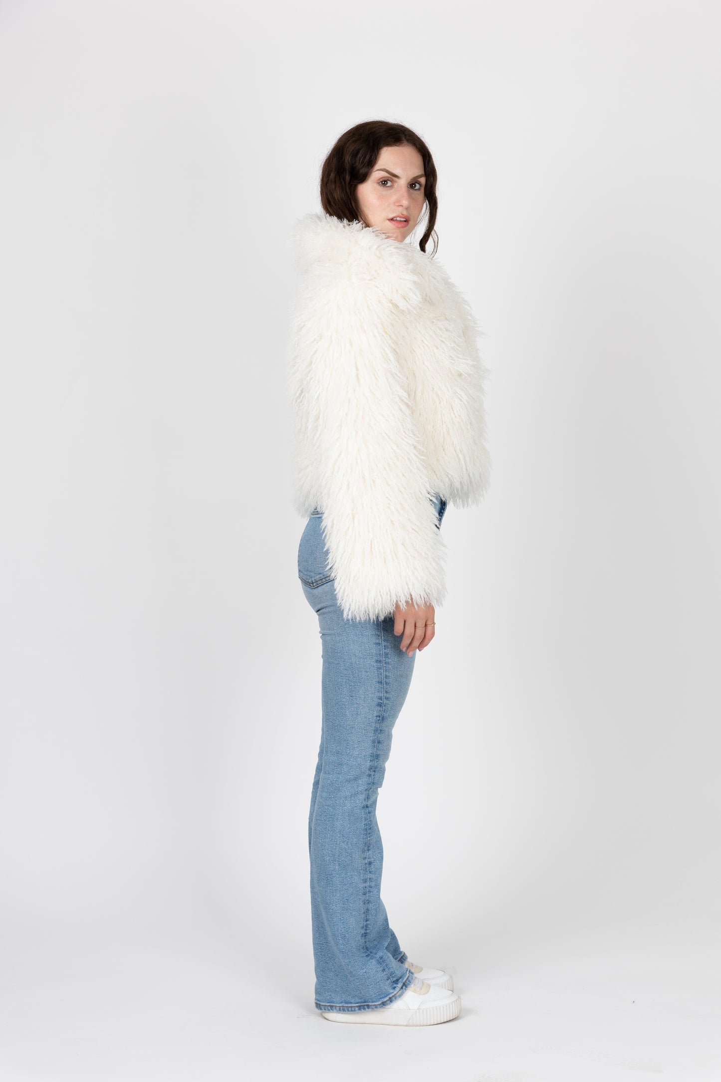 MANTEAU COURT EN FAUSSE FOURRURE MOUTON