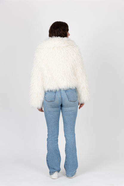 MANTEAU COURT EN FAUSSE FOURRURE MOUTON