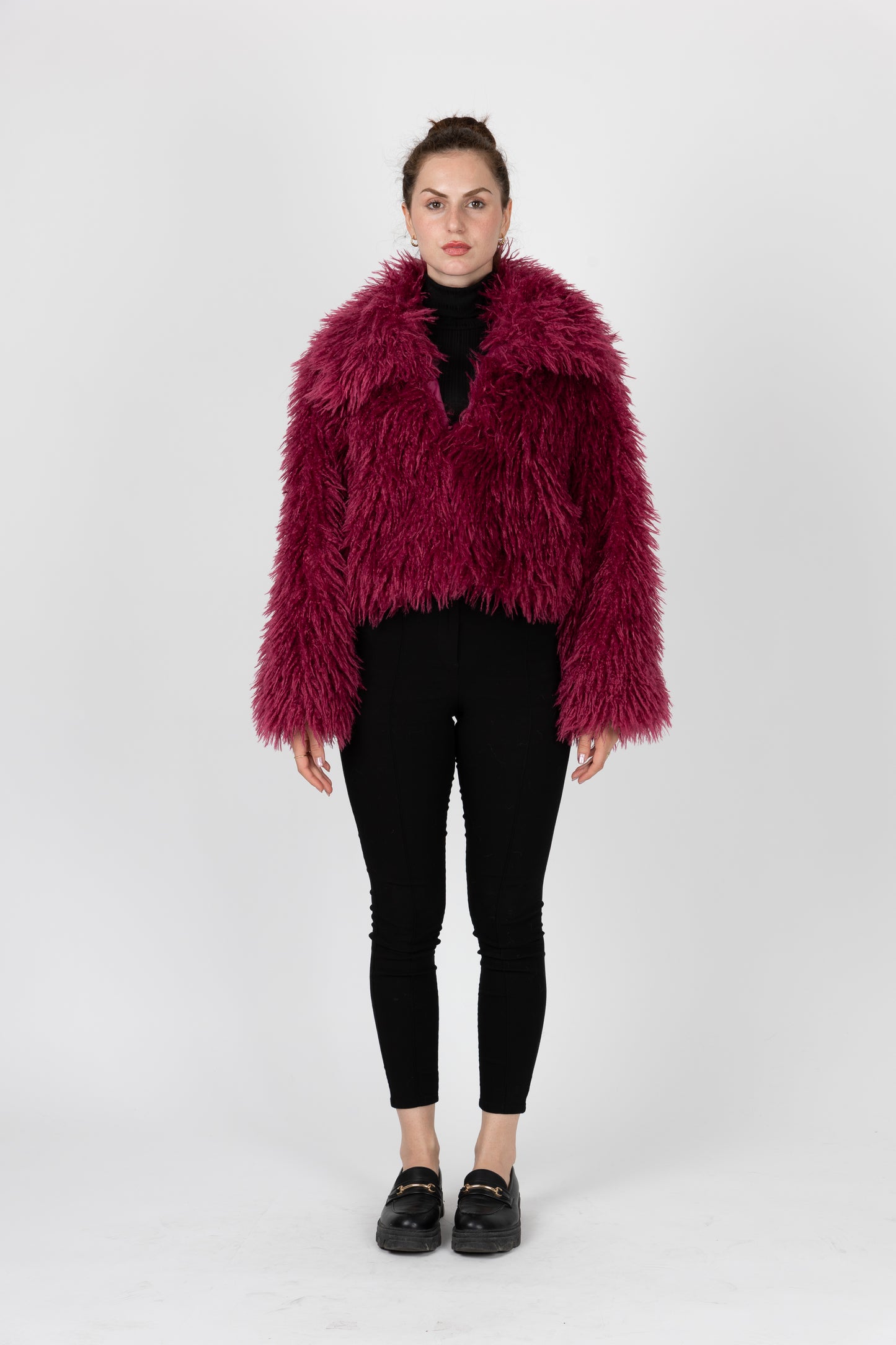 MANTEAU COURT EN FAUSSE FOURRURE MOUTON
