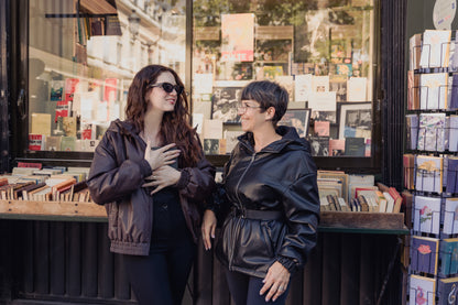 PARKA À CAPUCHE ET CEINTURE EN SIMILI CUIR
