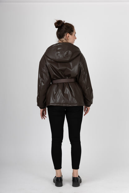 PARKA À CAPUCHE ET CEINTURE EN SIMILI CUIR