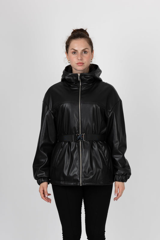 Parka con capucha y cinturón de piel sintética