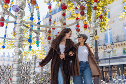 MANTEAU MI-LONG EN FAUSSE FOURRURE À RAYURES