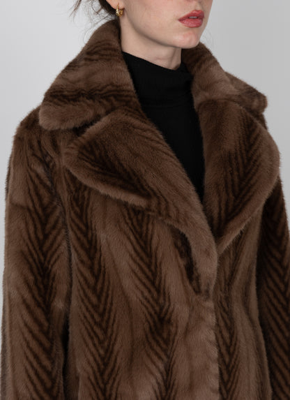 MANTEAU LONG EN FAUSSE FOURRURE À RAYURES
