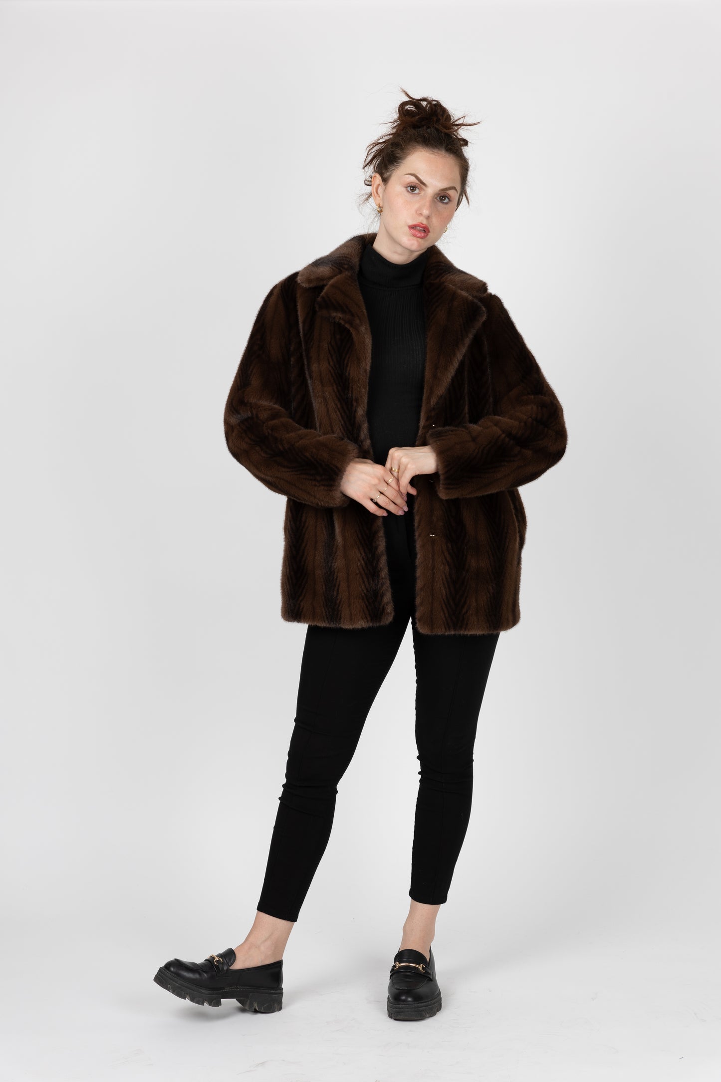 MANTEAU MI-LONG EN FAUSSE FOURRURE À RAYURES