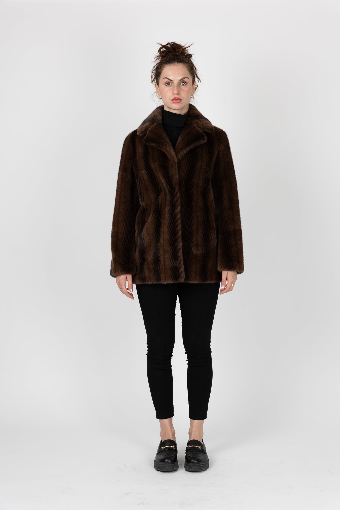MANTEAU MI-LONG EN FAUSSE FOURRURE À RAYURES