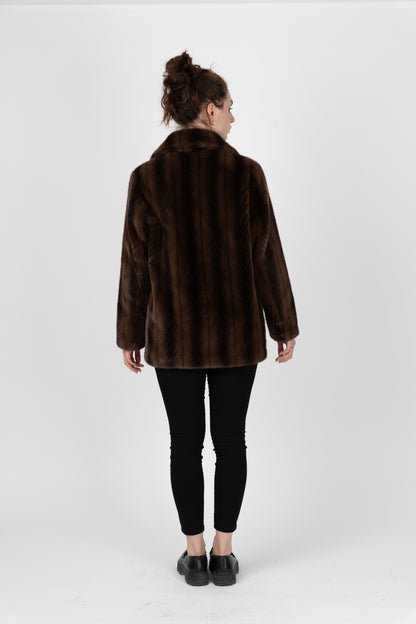 MANTEAU MI-LONG EN FAUSSE FOURRURE À RAYURES