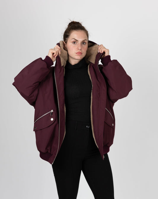 BLOUSON À CAPUCHE AVEC FAUSSE FOURRURE