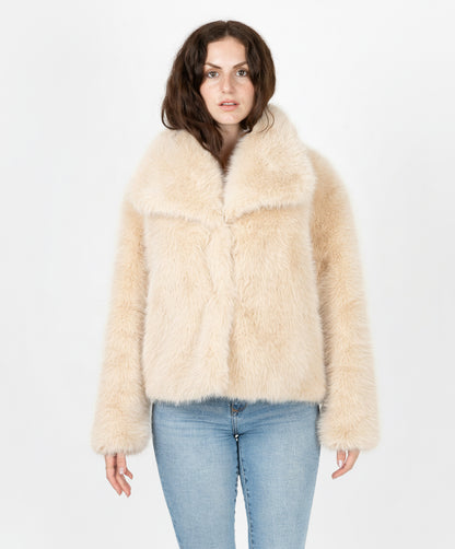 MANTEAU COURT EN FAUSSE FOURRURE