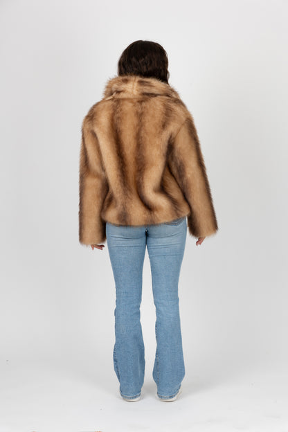 MANTEAU EN FAUSSE FOURRURE