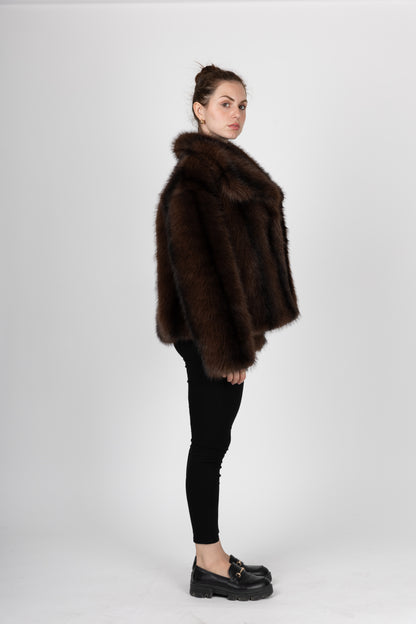 MANTEAU EN FAUSSE FOURRURE
