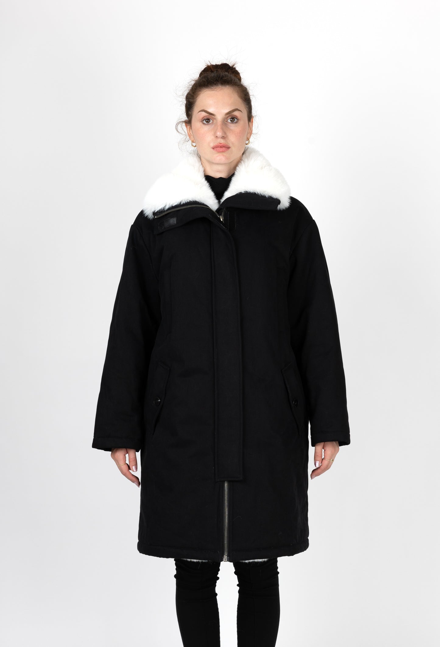 PARKA LARGA CON INTERIOR Y CUELLO DE PIEL SINTÉTICA