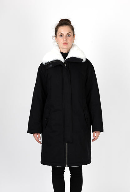 PARKA LARGA CON INTERIOR Y CUELLO DE PIEL SINTÉTICA