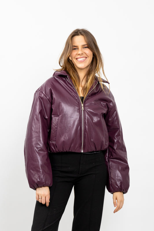 CHAQUETA ACOLCHADA CORTA DE CUERO SINTÉTICO