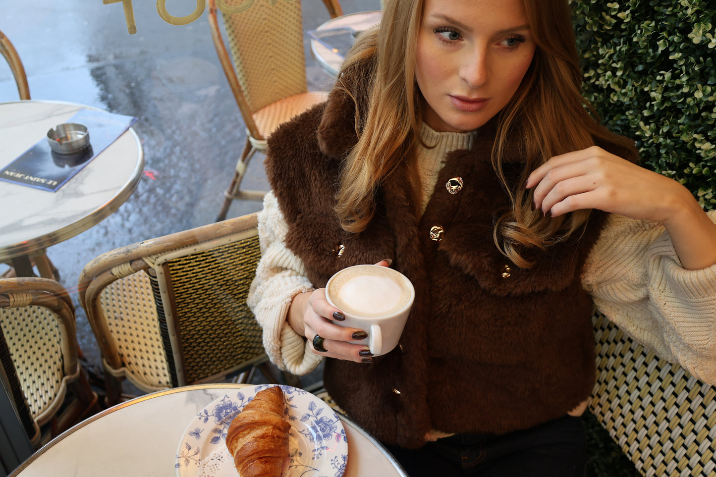 GILET SANS MANCHES  FAUSSE FOURRURE MOUTON