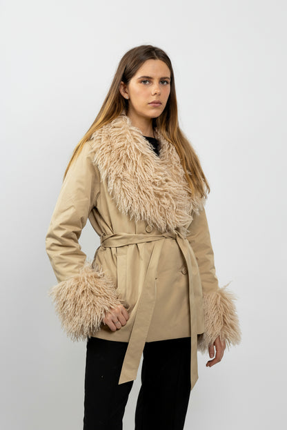 MANTEAU AVEC COL FAUSSE FOURRURE MOUTON DE MONGOLIE