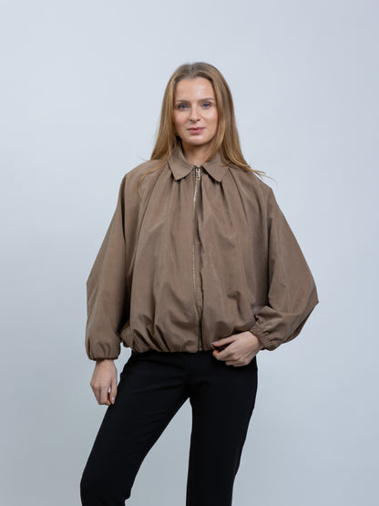 CHAQUETA ABUNDANTE CON CREMALLERA