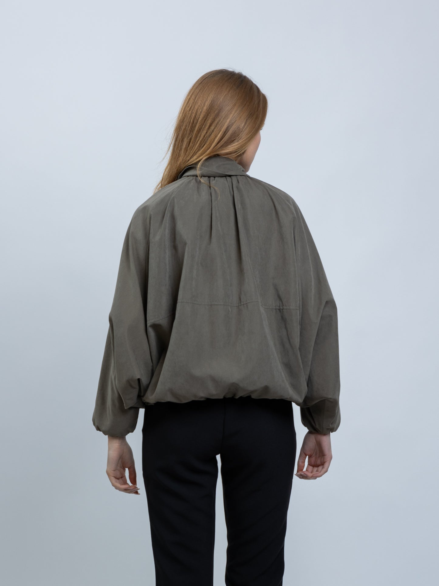 CHAQUETA ABUNDANTE CON CREMALLERA