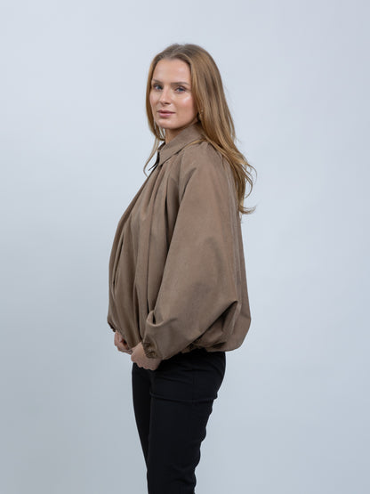 CHAQUETA ABUNDANTE CON CREMALLERA