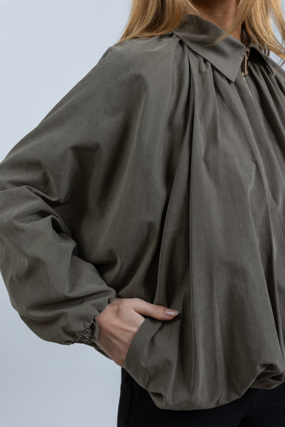 CHAQUETA ABUNDANTE CON CREMALLERA