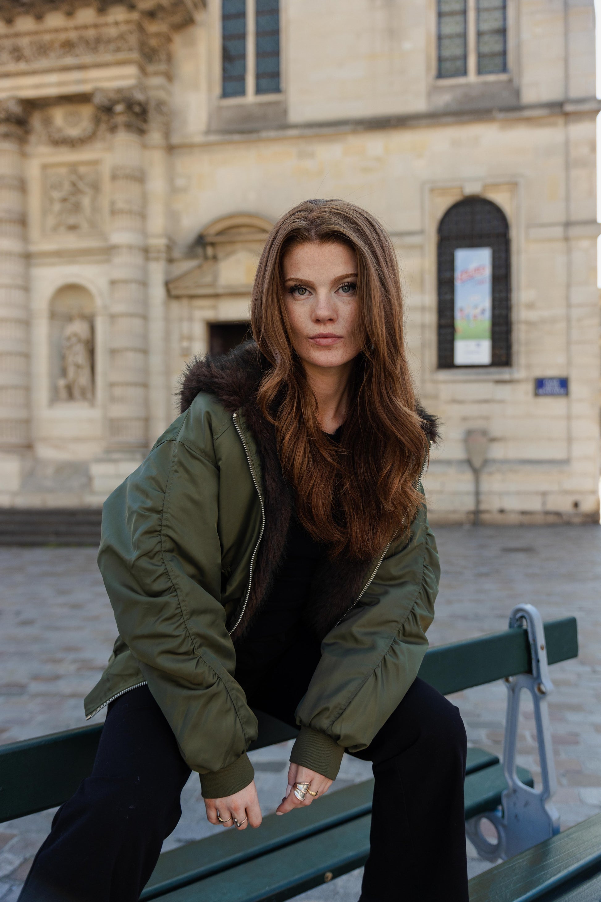 BLOUSON À CAPUCHE EN FAUSSE FOURRURE - K-ZELL PARIS
