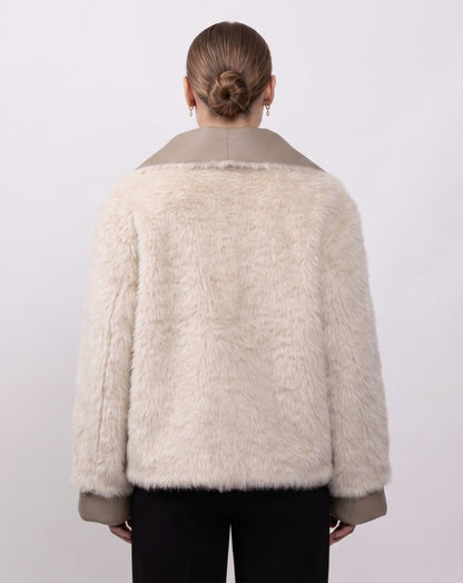 MANTEAU COURT A FAUSSE FOURRURE RÉVERSIBLE