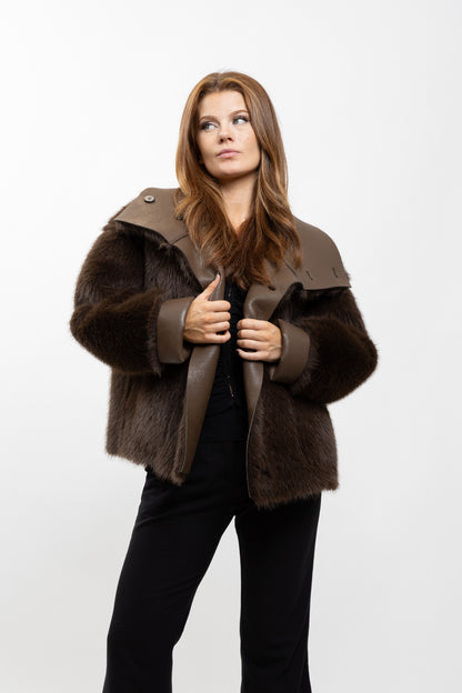 MANTEAU COURT A FAUSSE FOURRURE RÉVERSIBLE