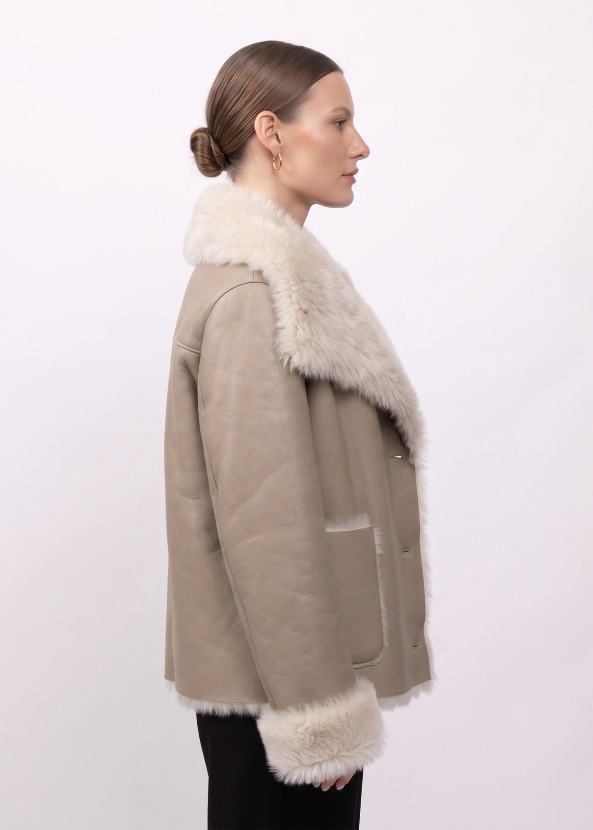 MANTEAU COURT A FAUSSE FOURRURE RÉVERSIBLE