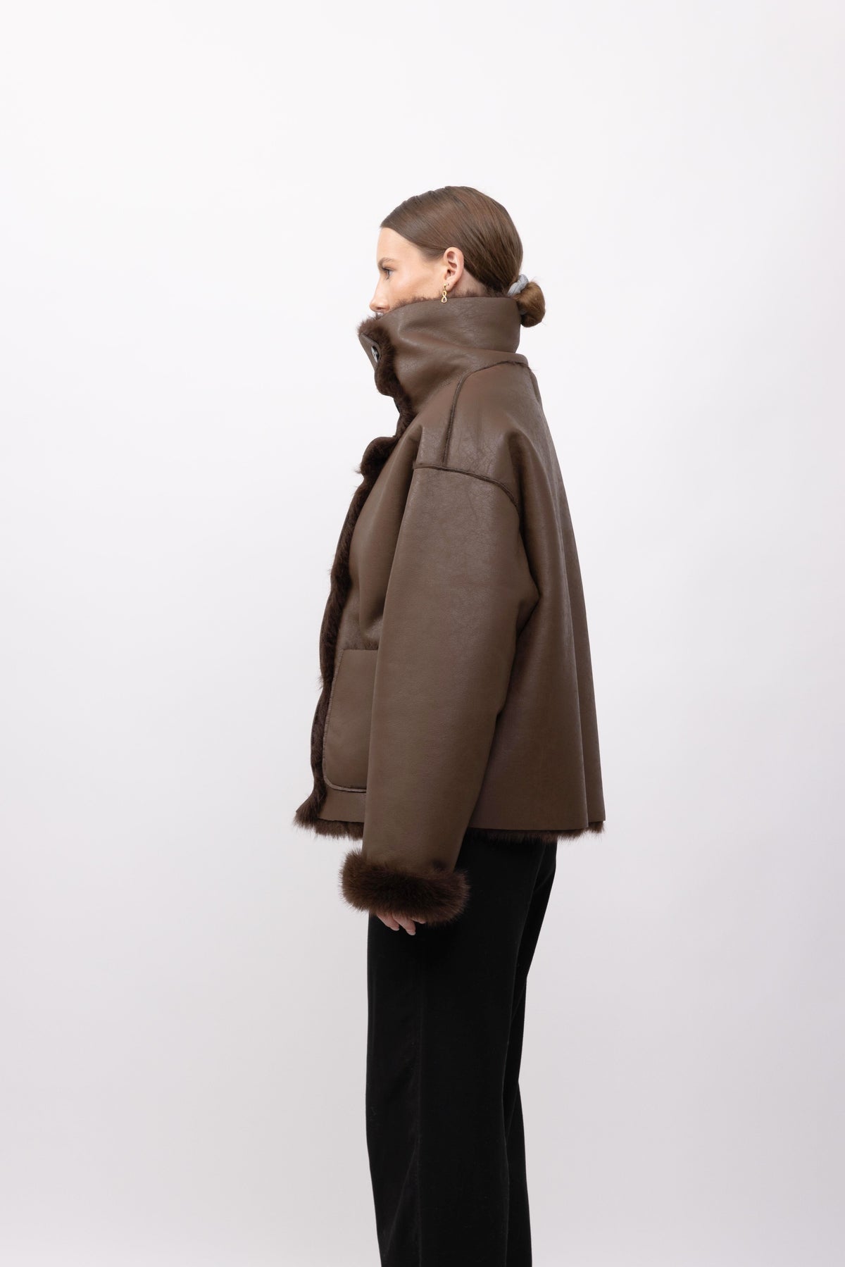 MANTEAU COURT A FAUSSE FOURRURE RÉVERSIBLE
