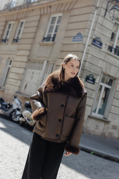 MANTEAU COURT A FAUSSE FOURRURE RÉVERSIBLE