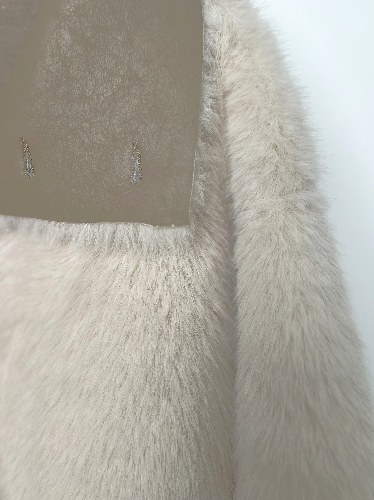 MANTEAU COURT A FAUSSE FOURRURE RÉVERSIBLE