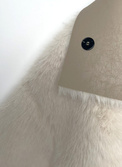 MANTEAU COURT A FAUSSE FOURRURE RÉVERSIBLE