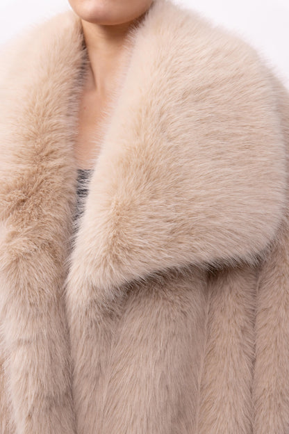 MANTEAU MI-LONG EN FAUSSE FOURRURE EFFET RENARD
