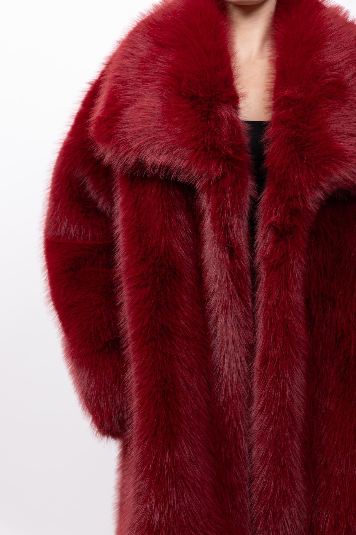 MANTEAU MI-LONG EN FAUSSE FOURRURE EFFET RENARD