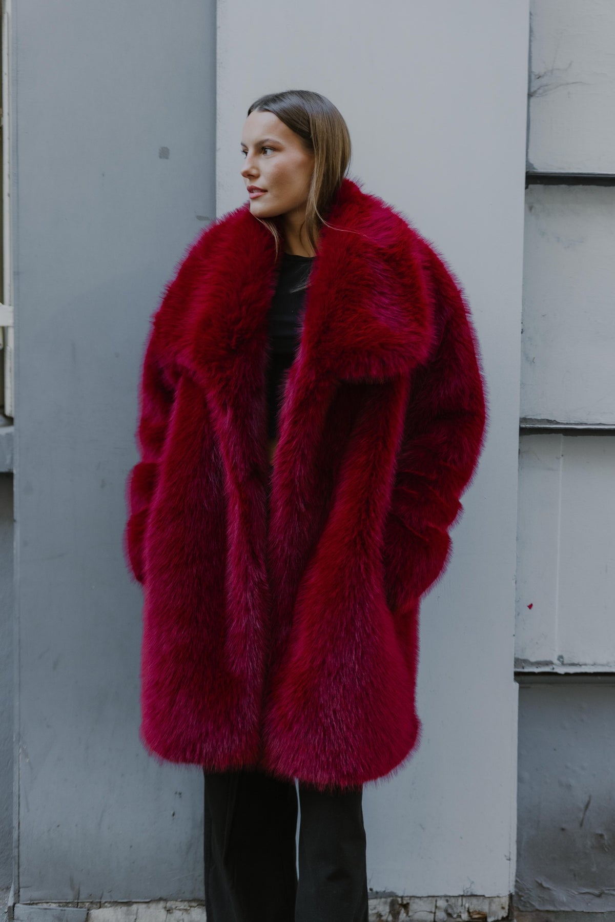 MANTEAU MI-LONG EN FAUSSE FOURRURE EFFET RENARD