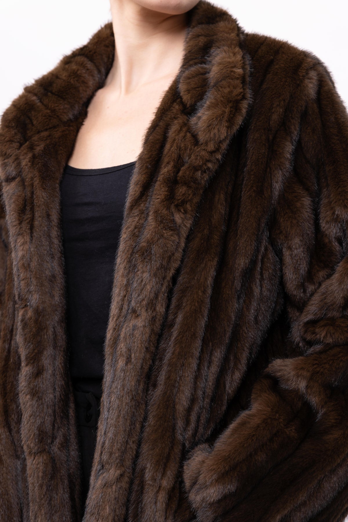 MANTEAU EN FAUSSE FOURRURE EFFET VISON